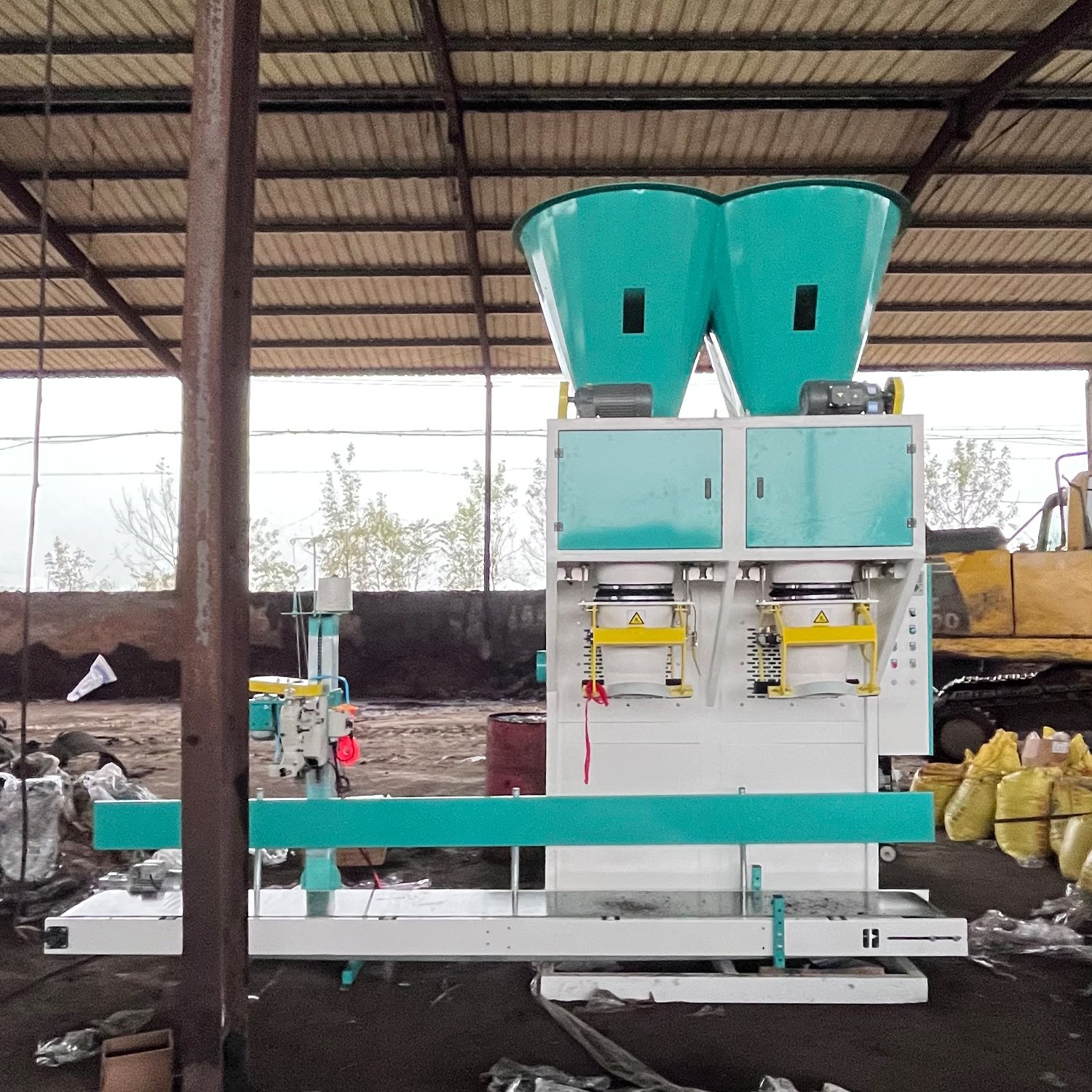 Automatic 5kg 20kg 25kg 50kg Compost Baggging Soil Charcoal Flakes Weighing Fertilizer Packing Machine