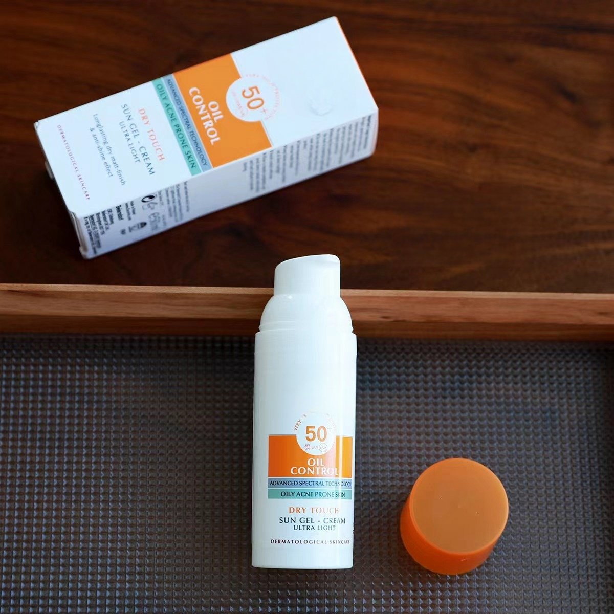 eucerii Natural Whitening Facial Sunscreen Essence Oil Control Sunscreen Gel SPF 50+UVA/UVB for Oily Acne skin 50ml