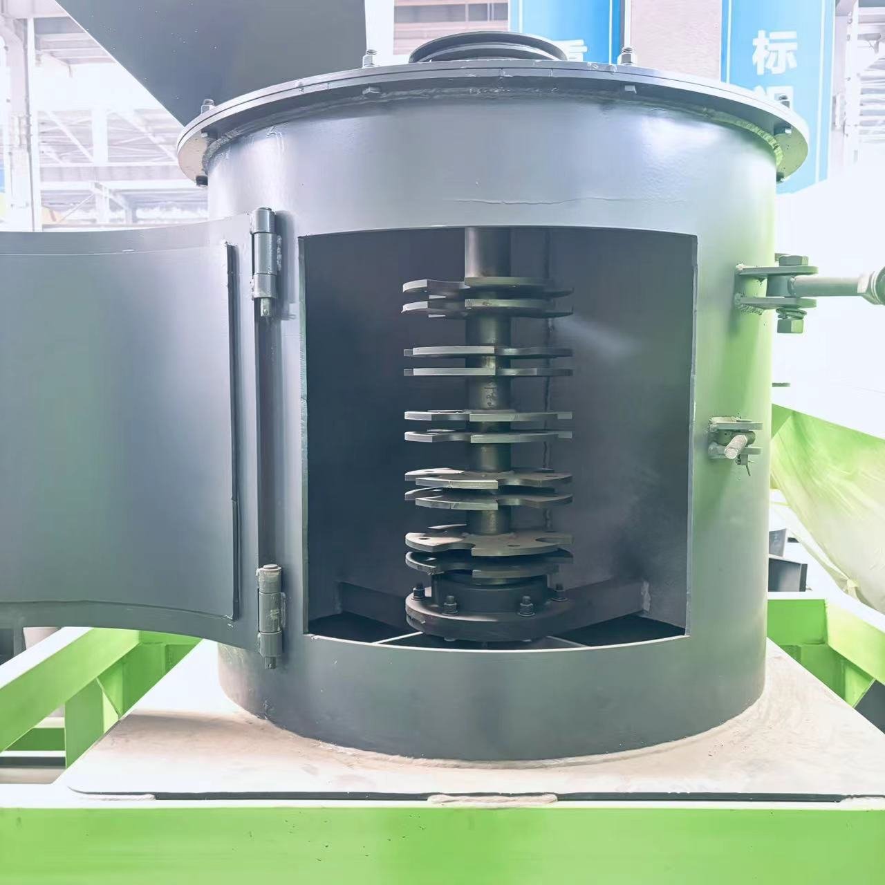 Henan organic fertilizer equipment manufacturers direct vertical grinder