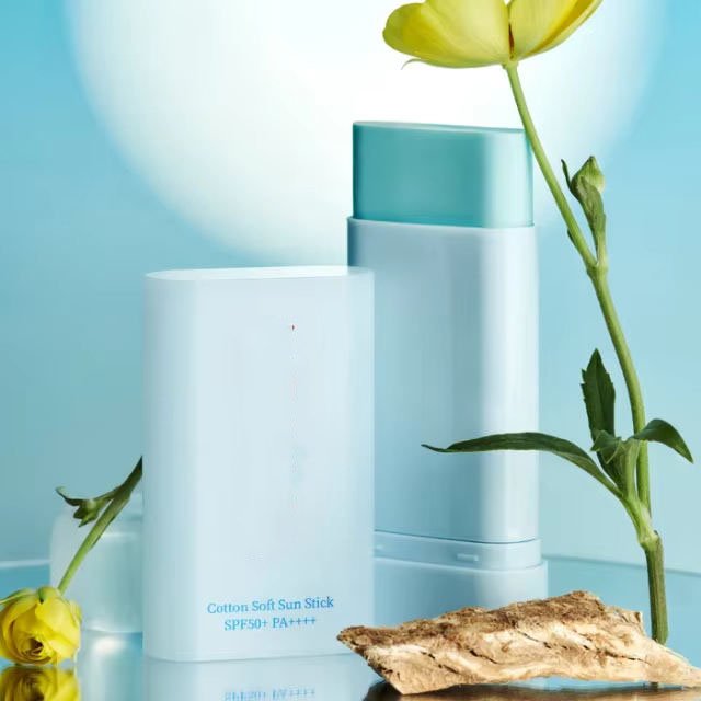 19g Non-Greasy No White Cast Korean Skincare Cotton Soft Sun Stick SPF50+ PA++++ Lightweight Sunscreen Stick for Face