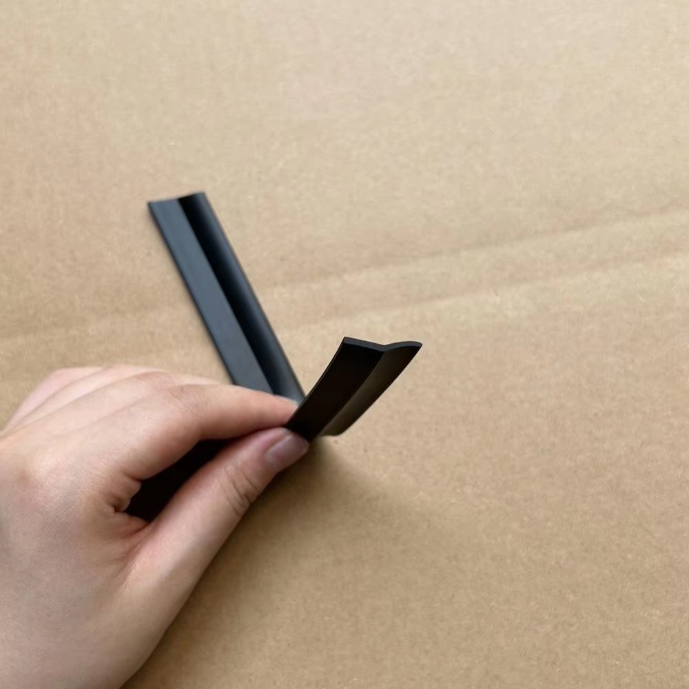 Car rubber left sealing strip
