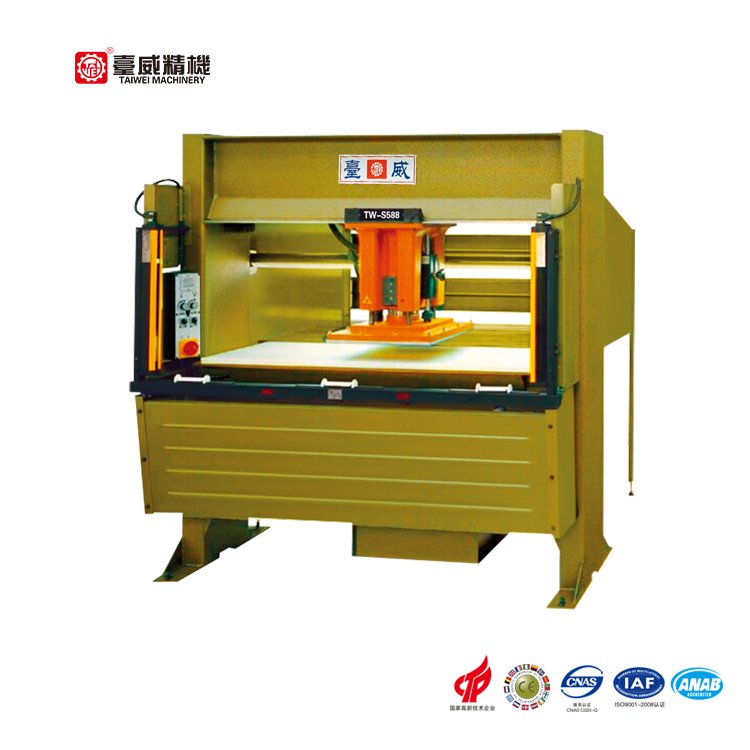 China hydraulic four column doll cloth fabric cutting machine