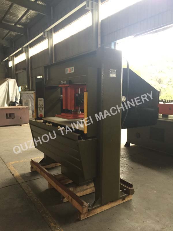 China hydraulic four column doll cloth fabric cutting machine