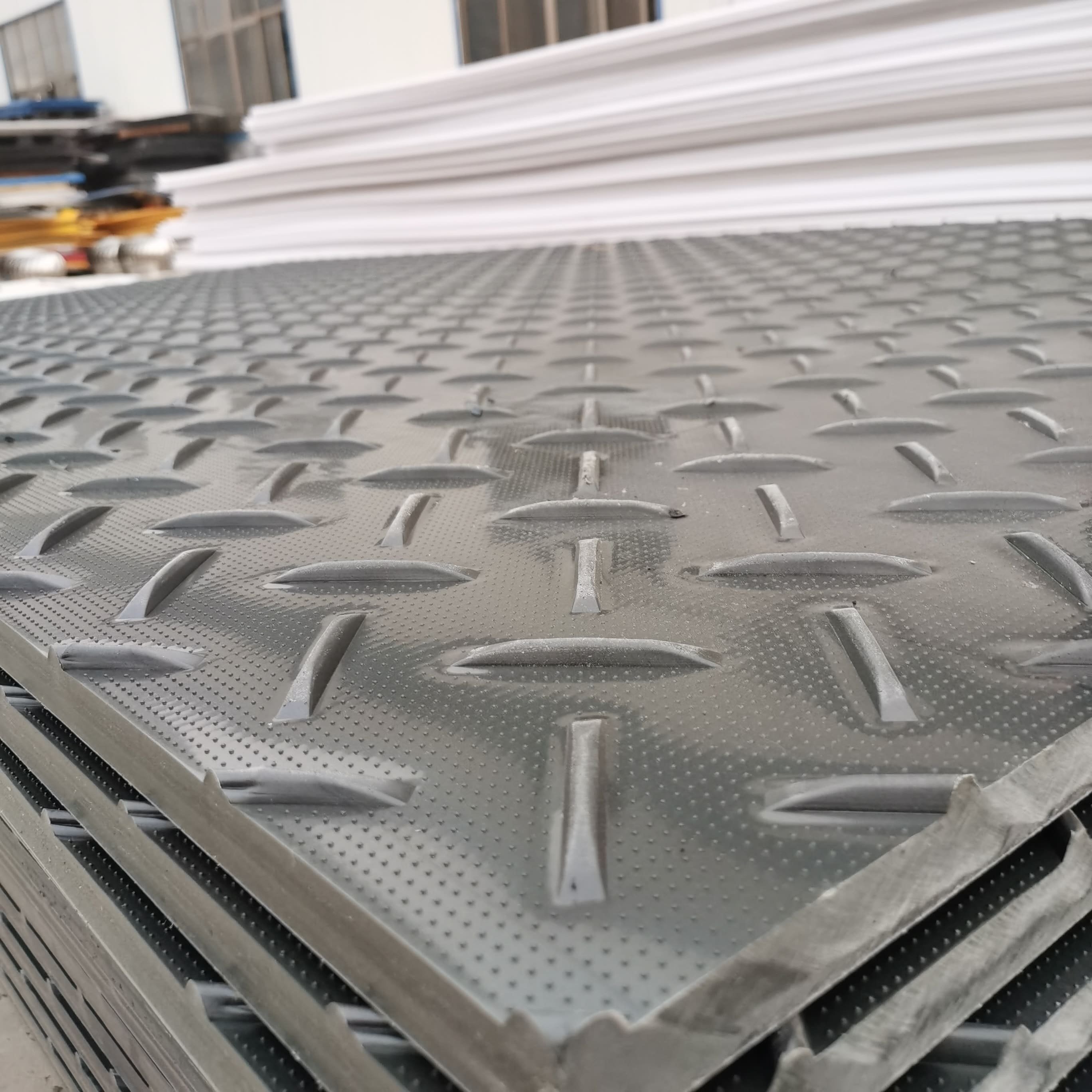 4x8 feet High-density Polyethylene HDPE Instant Roadway Pathway Trackway for Heavy Duty Truck Construction Site