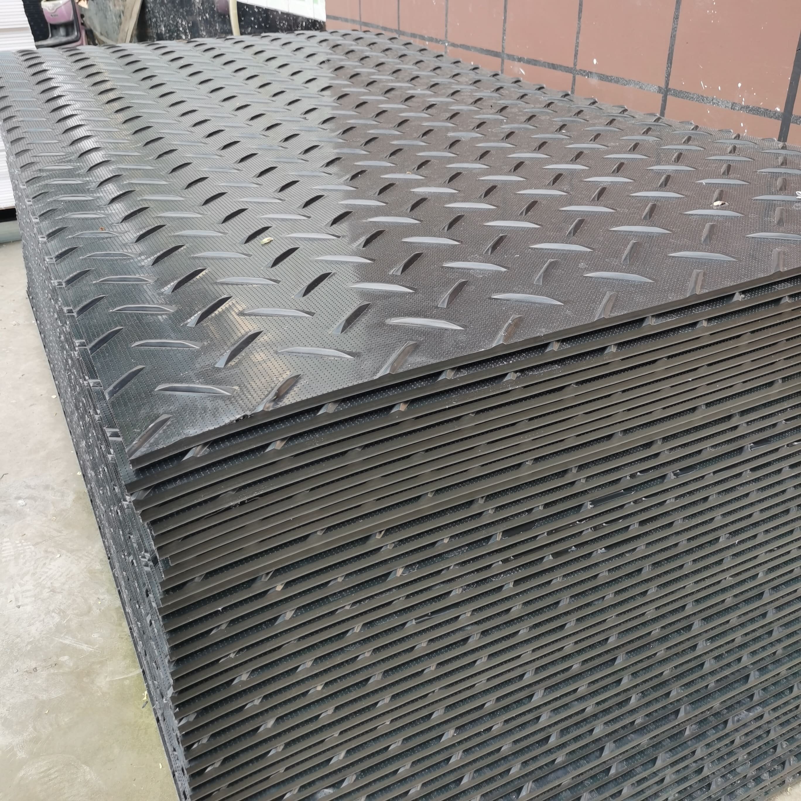 4x8 feet High-density Polyethylene HDPE Instant Roadway Pathway Trackway for Heavy Duty Truck Construction Site