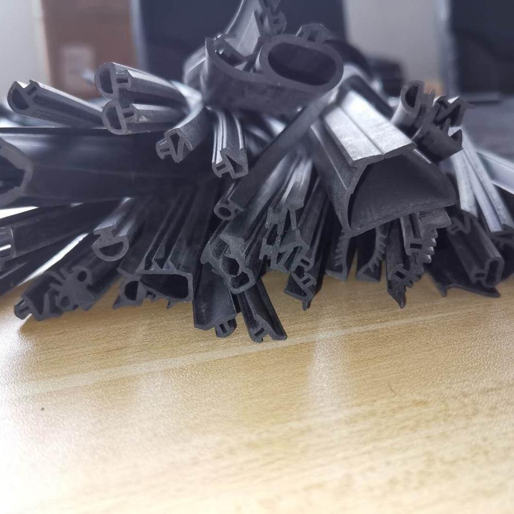 Customized Automotive Car Windshield Flexible Door EPDM Composite Door and Window U-Shaped Rubber Seal Strip