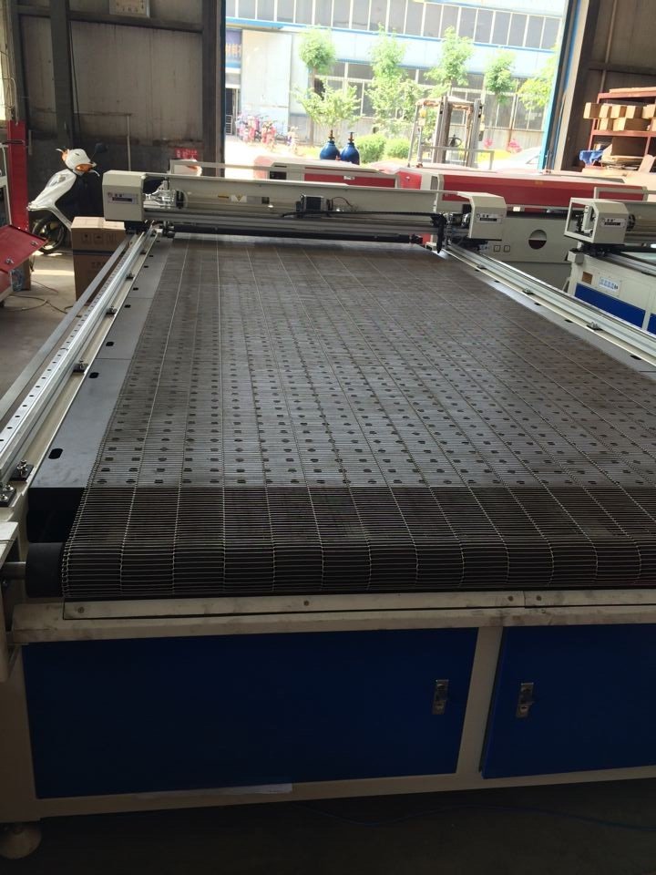 auto feeding system garment cloth fabric textile laser cutting machine