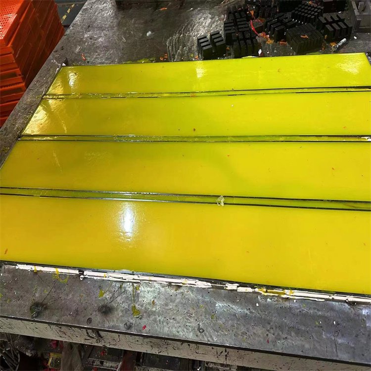 Custom Made Polyurethane (PU) Scraper Sheet for Truck Tractor Injection Molded Snow Plow Blade Cutting Molding Services Included