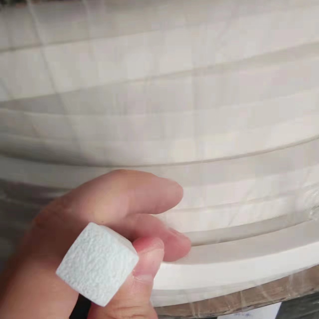 Customized Silicone Rubber Extruded Foam Sealing Strips for Container Door