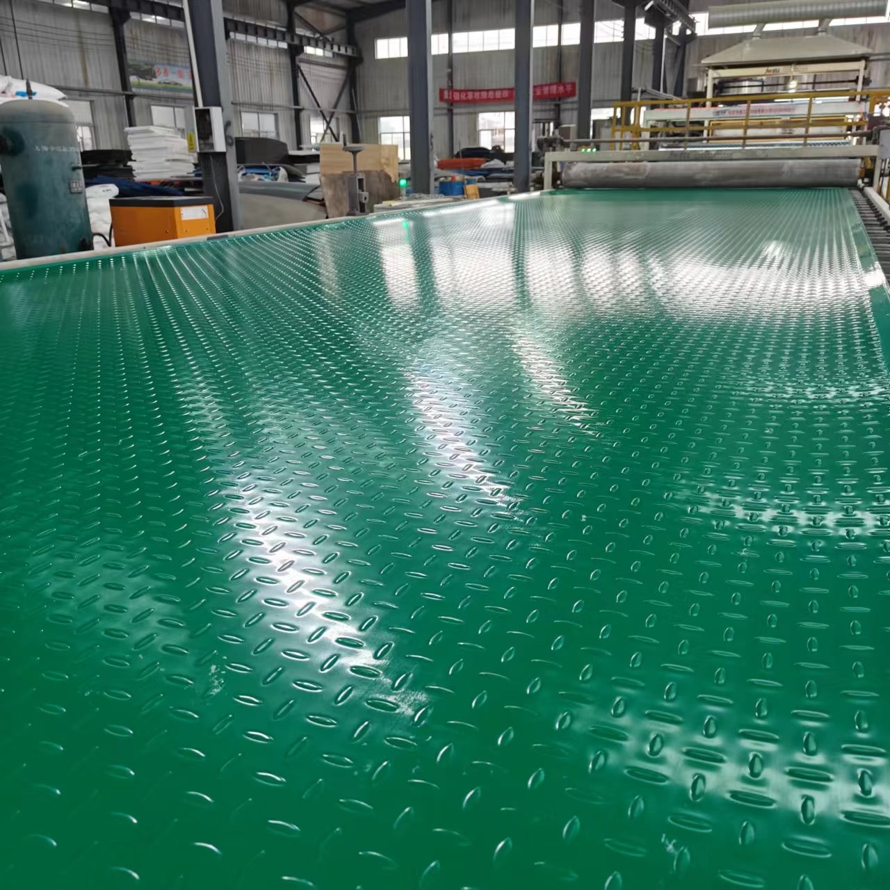 Wear-resistant anti-skid lightweight interlocking customized 4*8ft lawn mud floor construction site hdpe mats