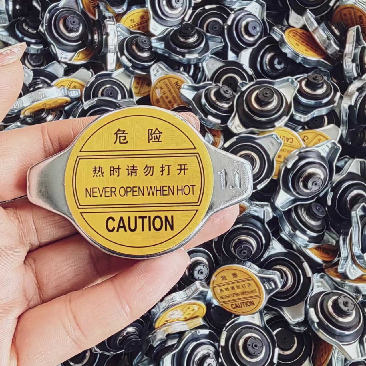 Chinese factories sell large quantities of tank covers