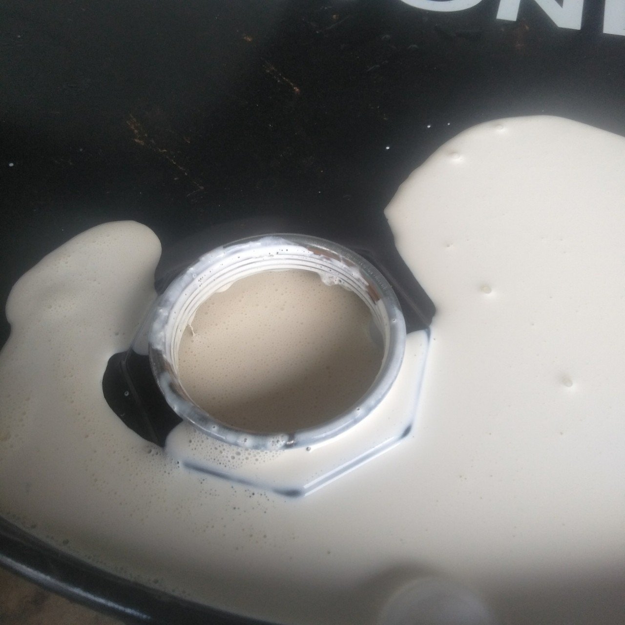 MANUFACTURER LATEX RUBBER FROM VIET NAM HIGH QUALITY AND GOOD PRICE NATURAL LATEX LIQUID LATEX CONCENTRATE