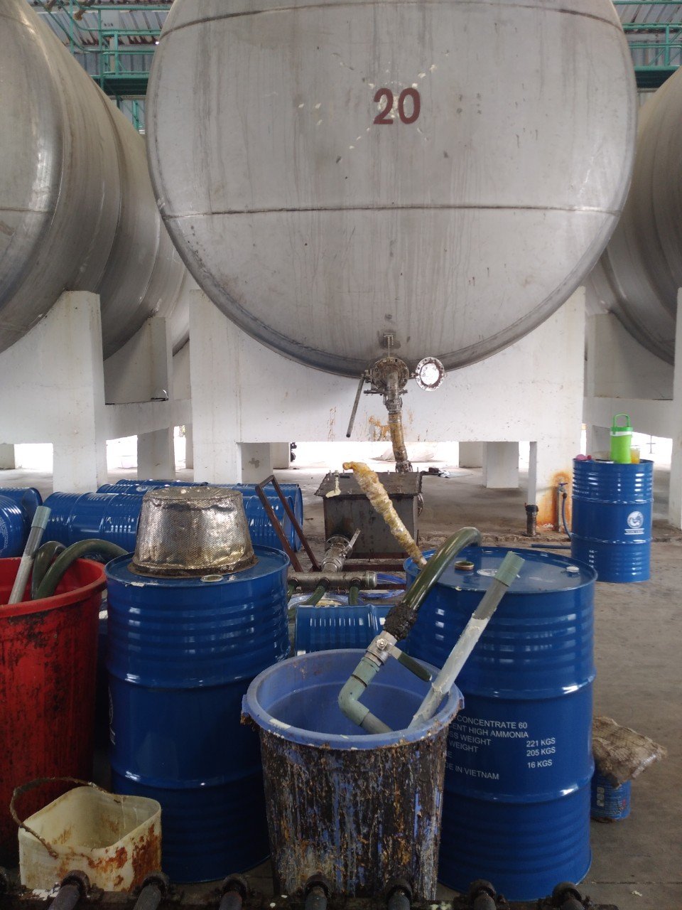 MANUFACTURER LATEX RUBBER FROM VIET NAM HIGH QUALITY AND GOOD PRICE NATURAL LATEX LIQUID LATEX CONCENTRATE