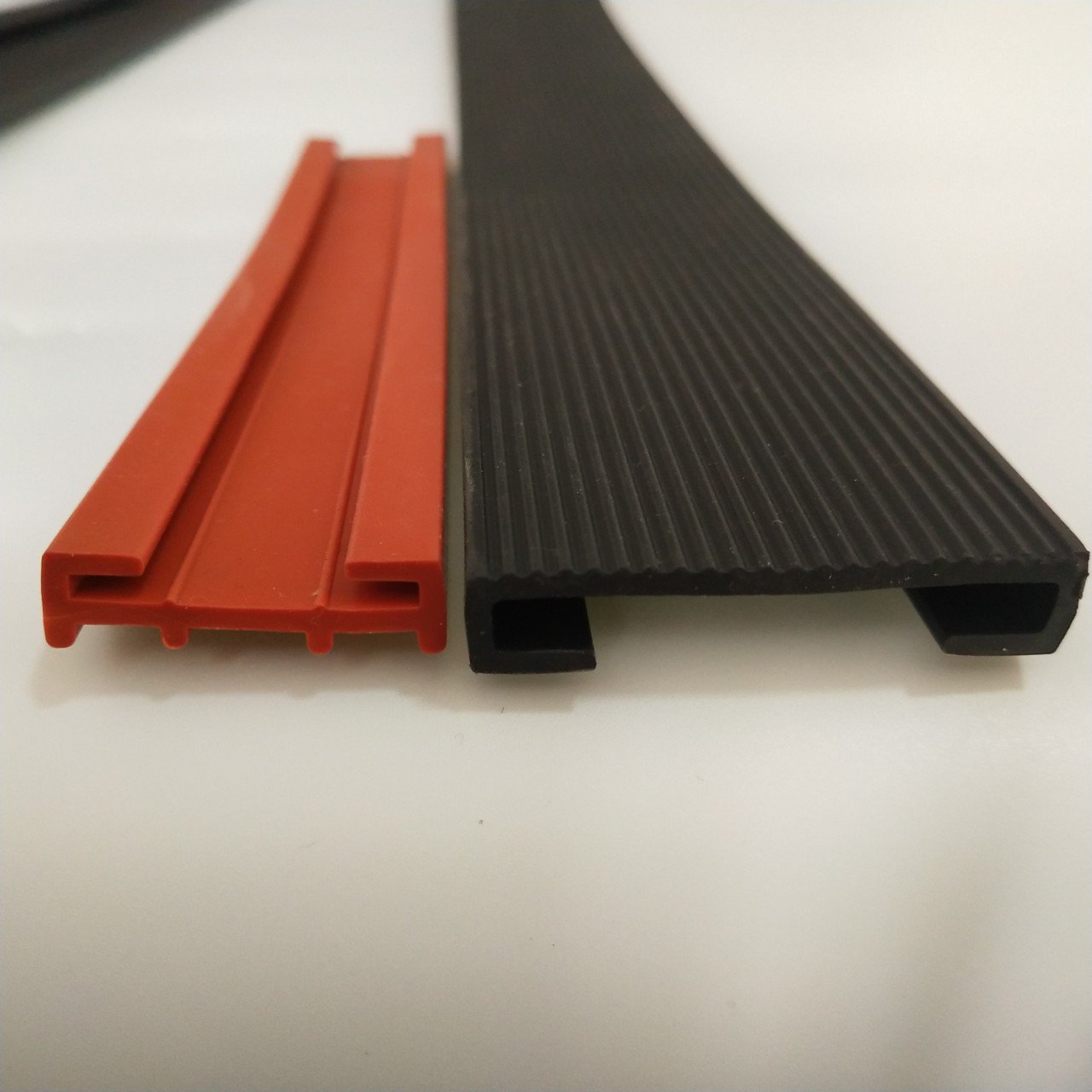 C-type silicone rubber strip for fire protection clamp high temperature EPDM strip
