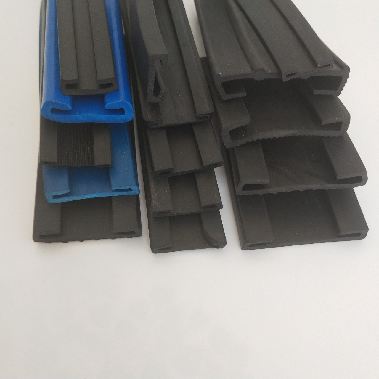 C-type silicone rubber strip for fire protection clamp high temperature EPDM strip