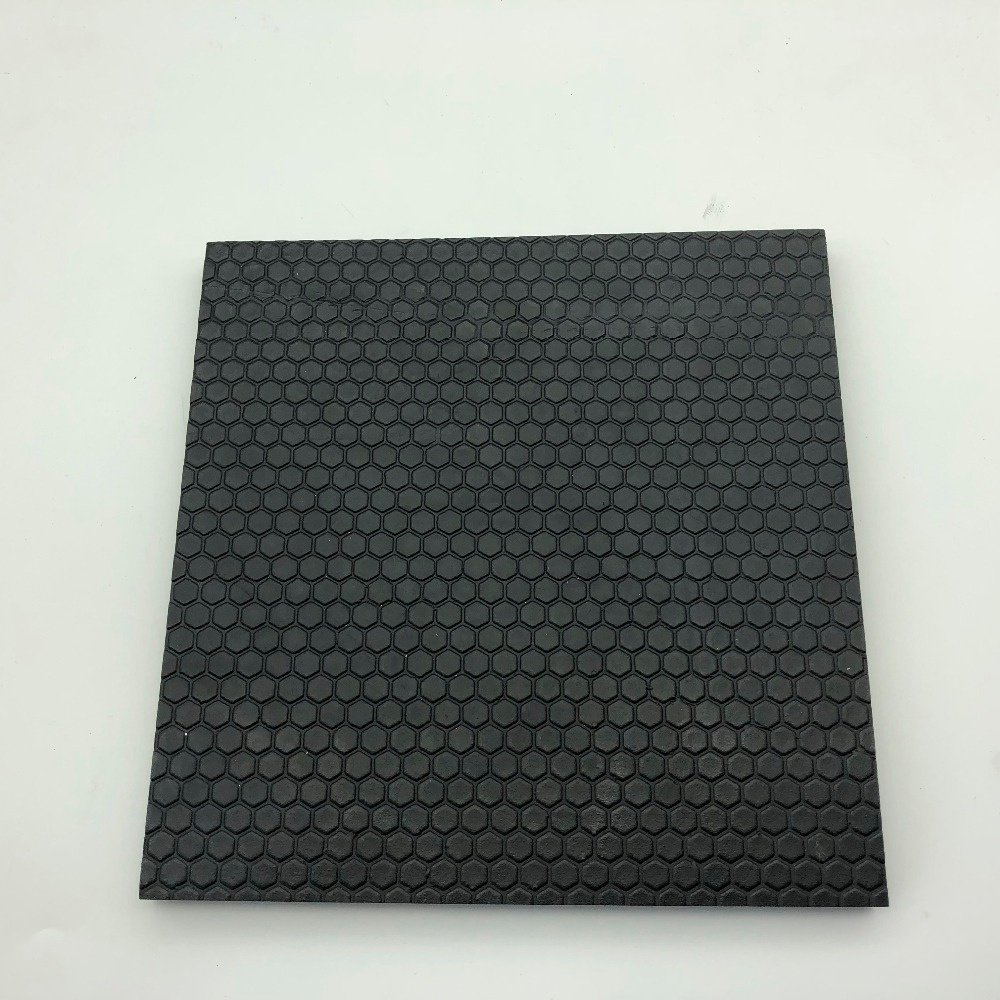 Anti-skidding Black Rubber Sheet 1.4M Width SBR Diamond And Pyramid Textured Natural Rubber Matting Flooring
