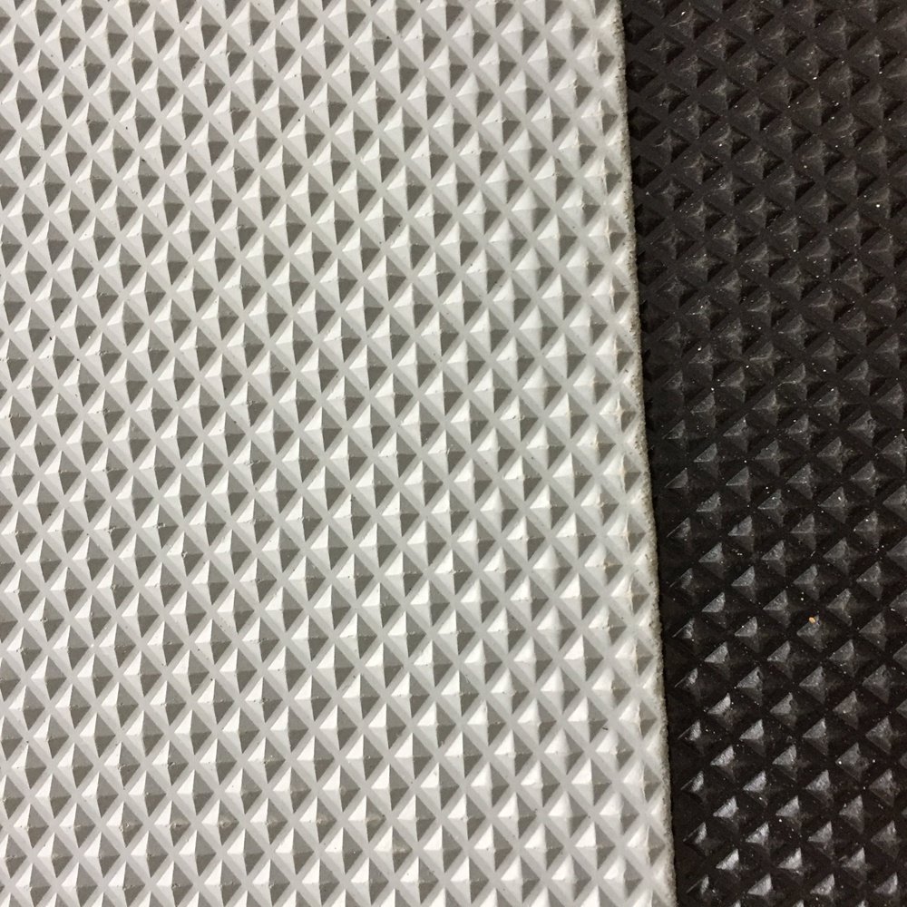 Anti-skidding Black Rubber Sheet 1.4M Width SBR Diamond And Pyramid Textured Natural Rubber Matting Flooring