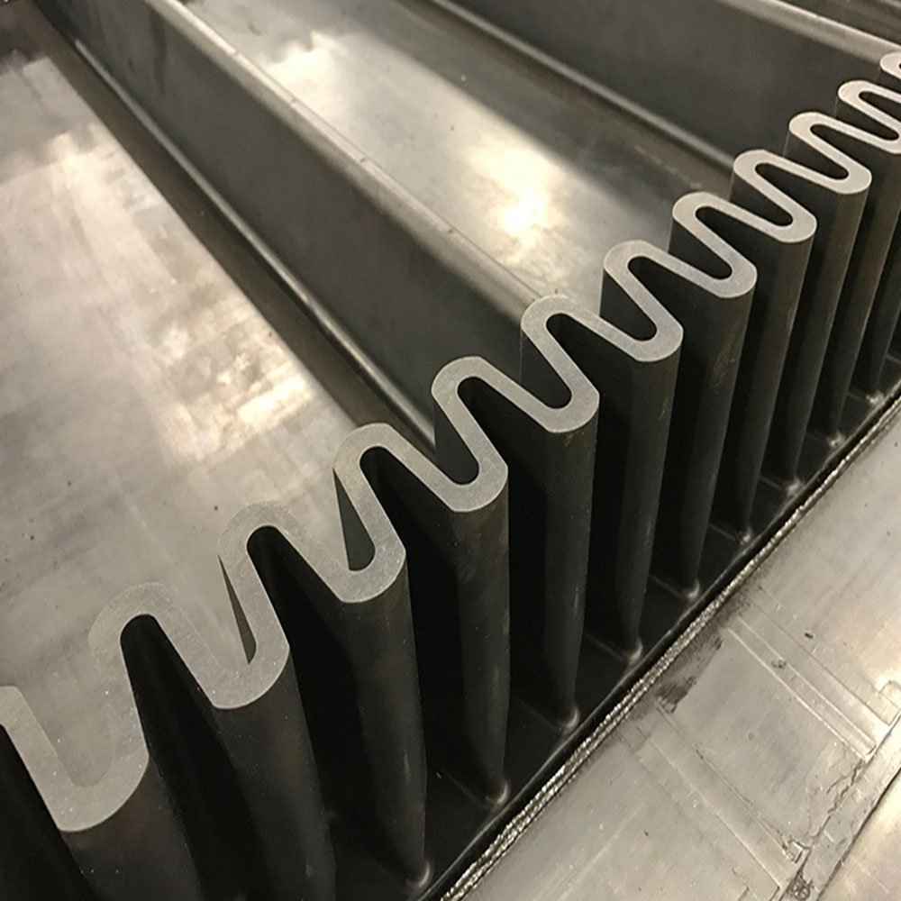 China Suppliers Large Angle Wear Resistant Sidewall Skirt Rubber Conveyor Belt