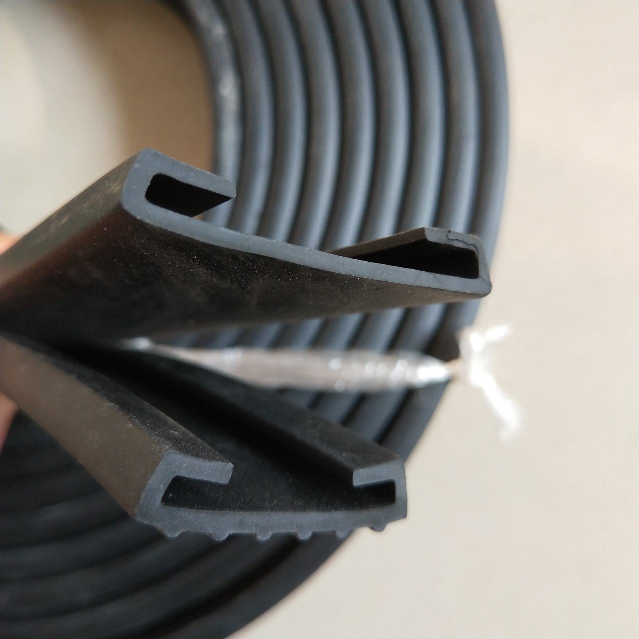 C-type silicone rubber strip for fire protection clamp high temperature EPDM strip