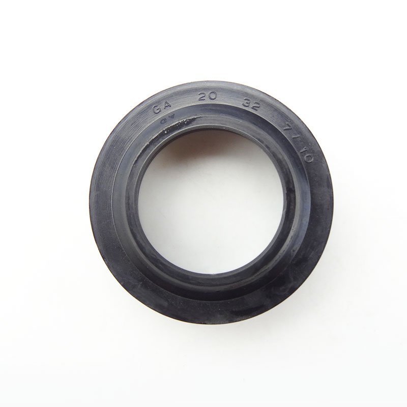 Nitrile fluorine rubber oil seal TC oil seal 20*32*7/10 for automotive parts