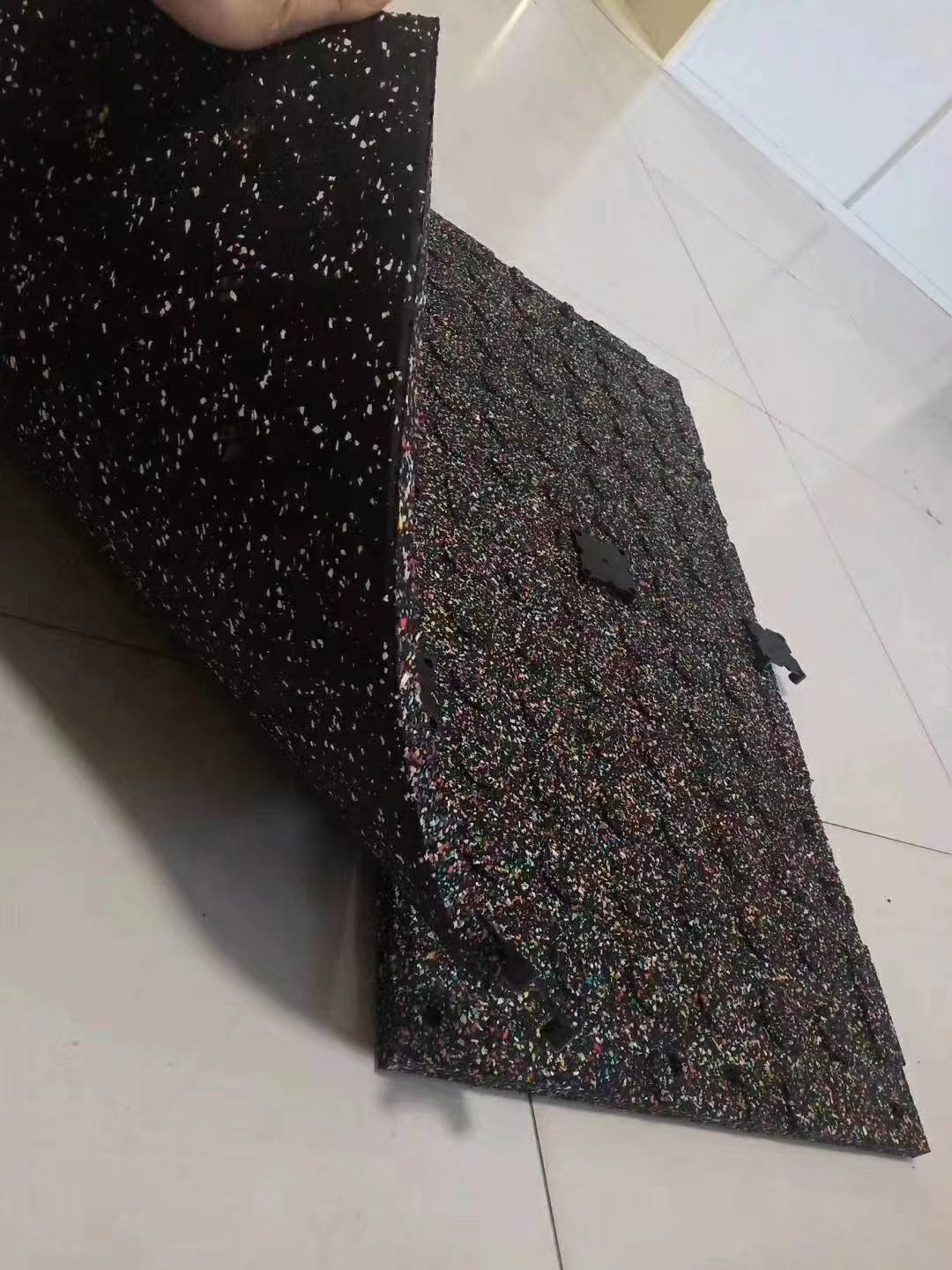 Factory Sales high quality 1 m by 1 m Gym Matts Rubber Flooring white EPDM pot Gym Tiles