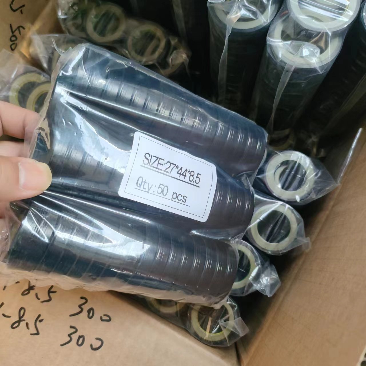 OEM Different Types Of Stainless Steel Oil Seal NBR FKM rubber Oil Seal Rotary Shaft Automotive Power Steering Oil Seal