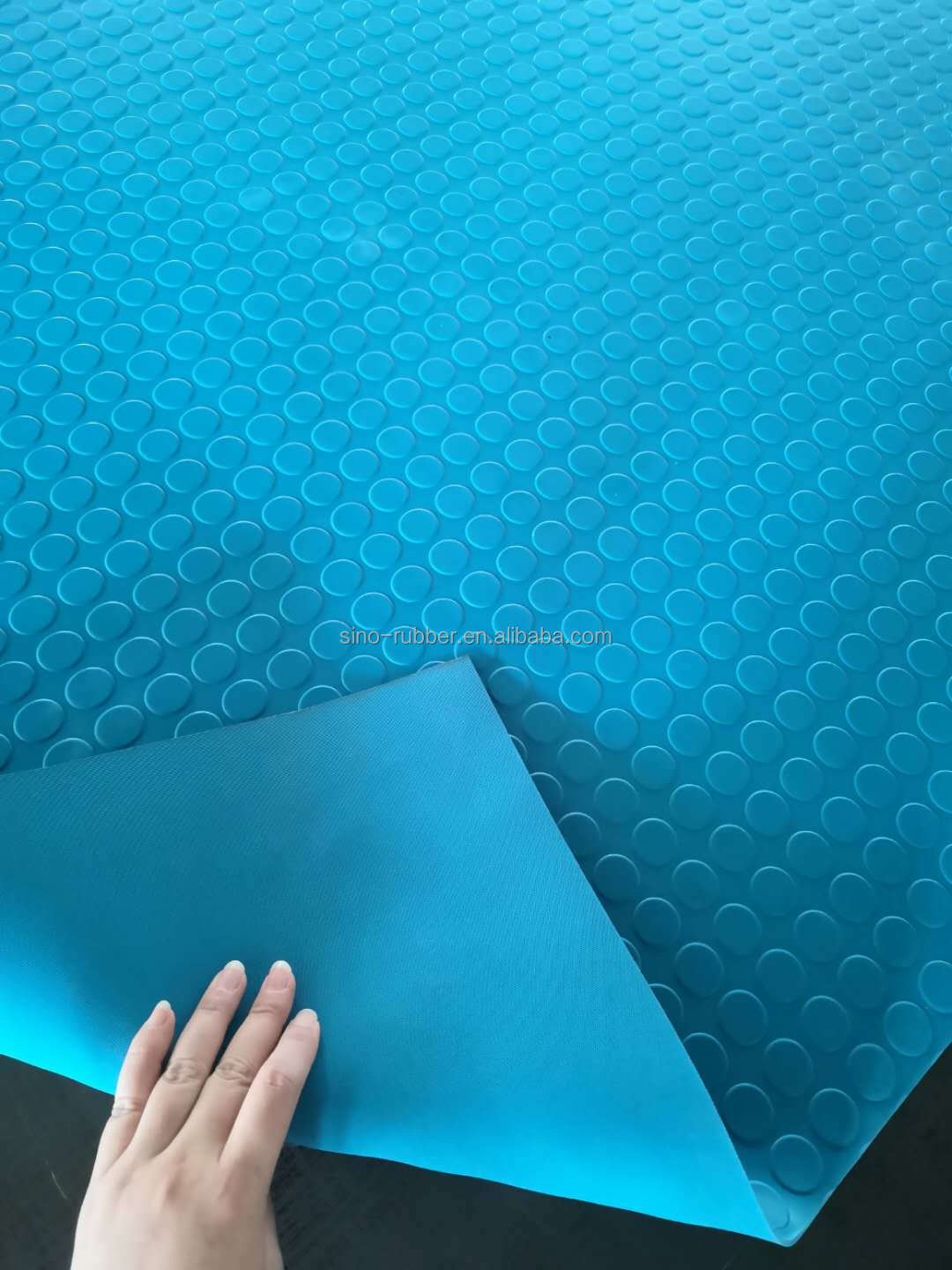Outstanding anti-slip properties Effective anti-slip rubber matting in dry and wet areas
