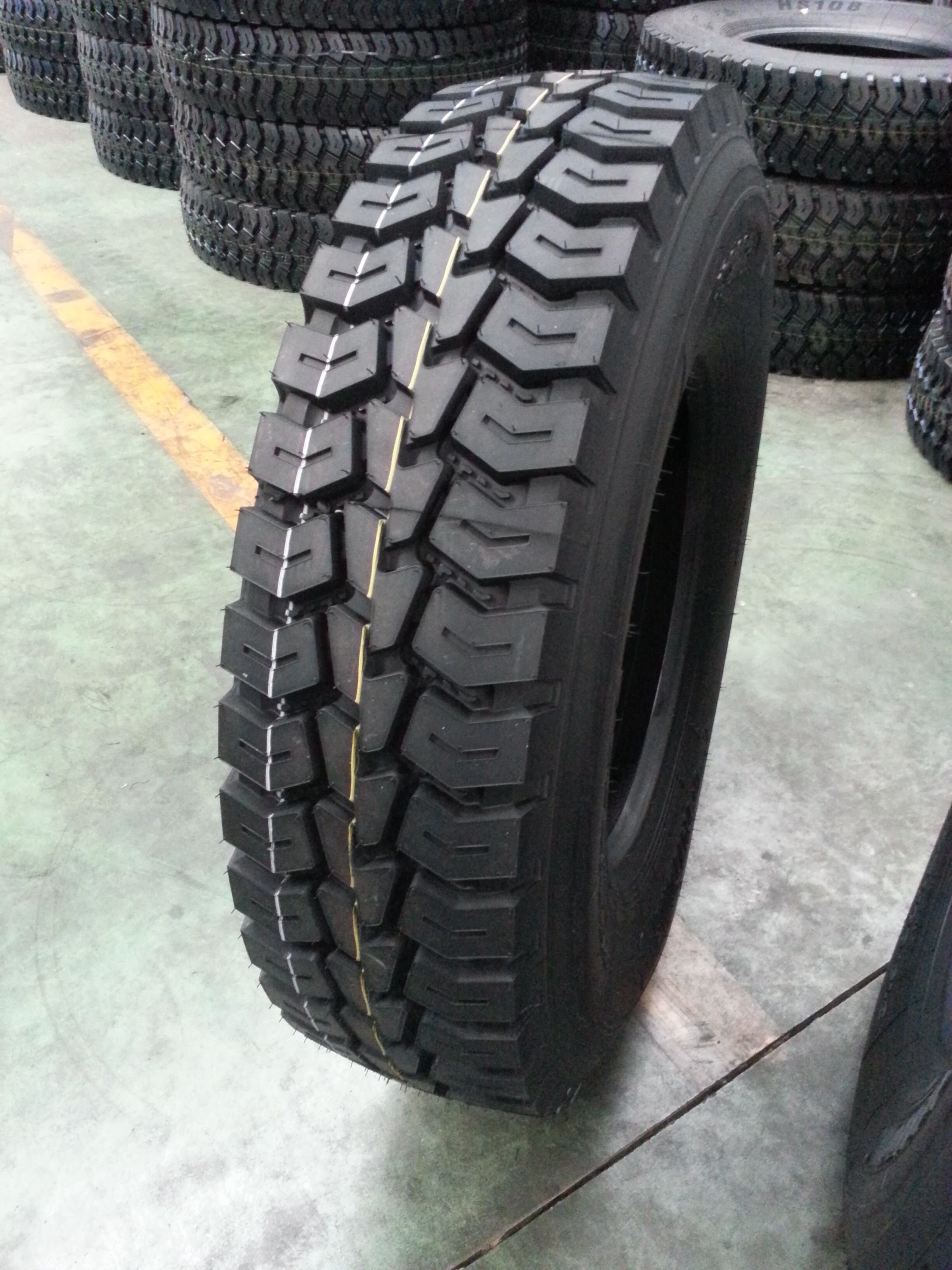 Radial Truck Tyre 13R22.5 11r22.5 12r22.5 Automotive Rubber Product