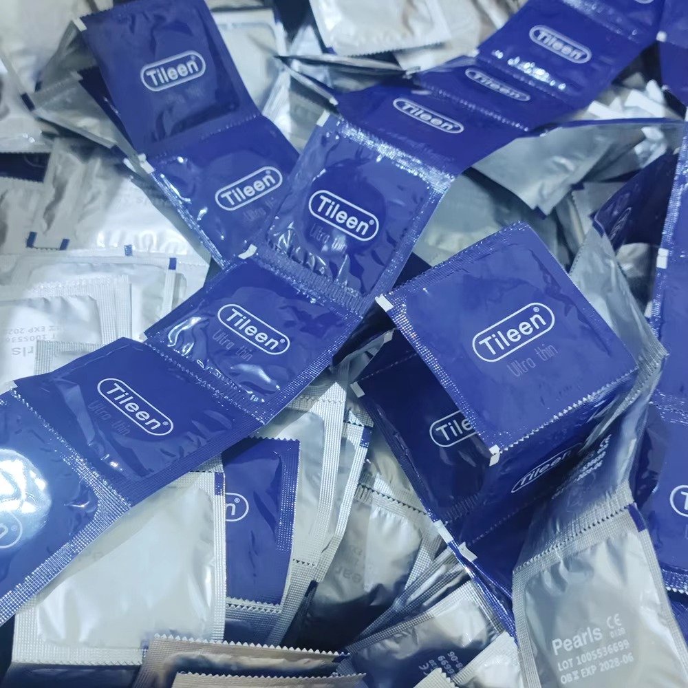 Premium Large Size Condoms,Comfortable Lubricated XL Condoms Large for Men,Max Comfort Bare Feeling Latex Dotted Condoms