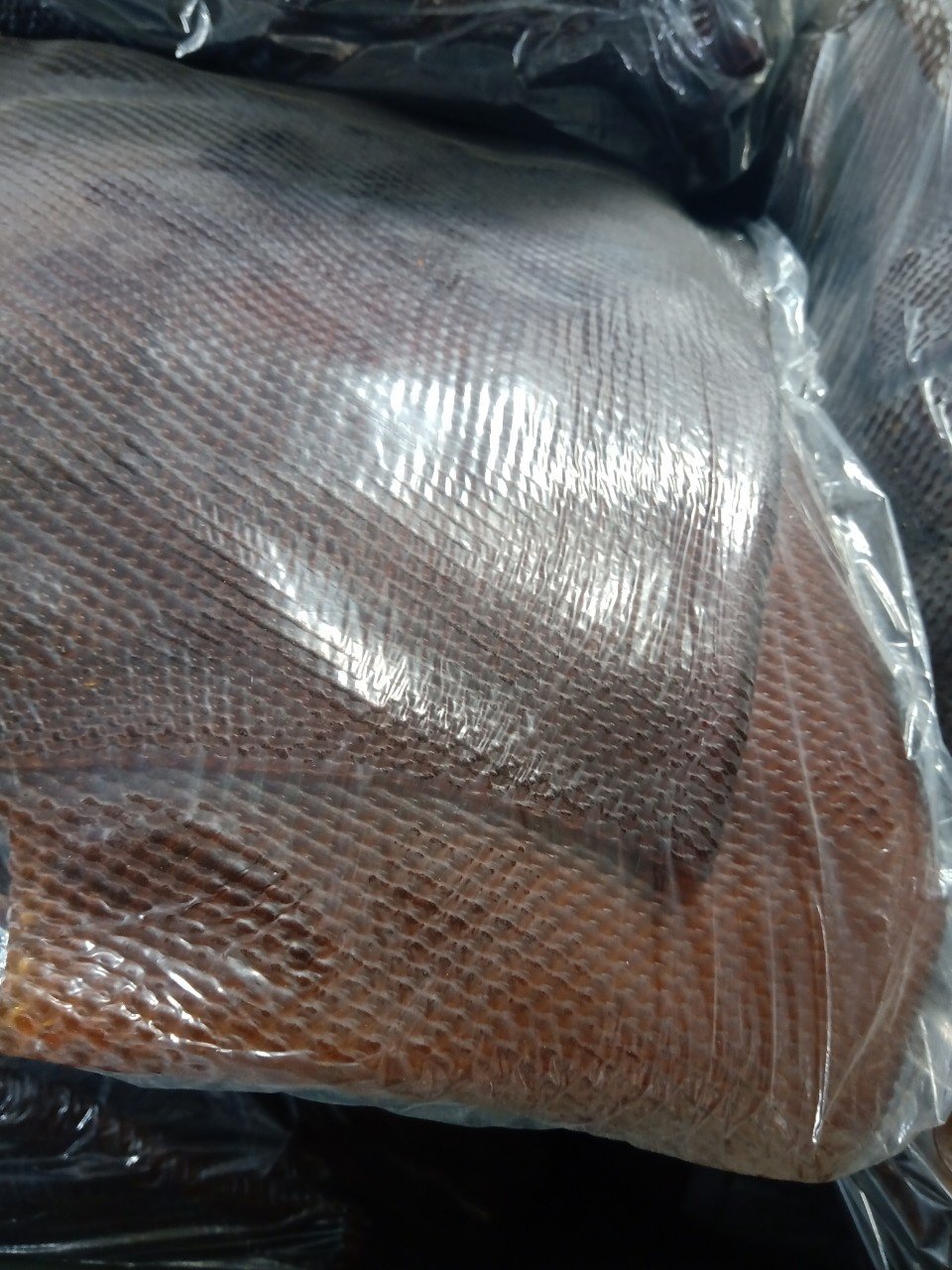 NATURAL RUBBER RSS3 RUBBER SMOKE SHEET RSS3 FACTORY IN VIETNAM BEST PRICE USING FOR TYRE FACTORY CONVEYOR BELT INDUSTRY