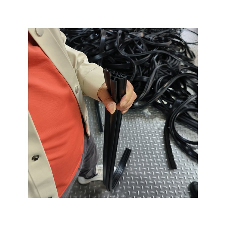 Hot Sale EPDM Sealant Strip Low MOQ Rubber Shower Room Windshield Seal with Factory Price Hot Processing Services Mold Moulding