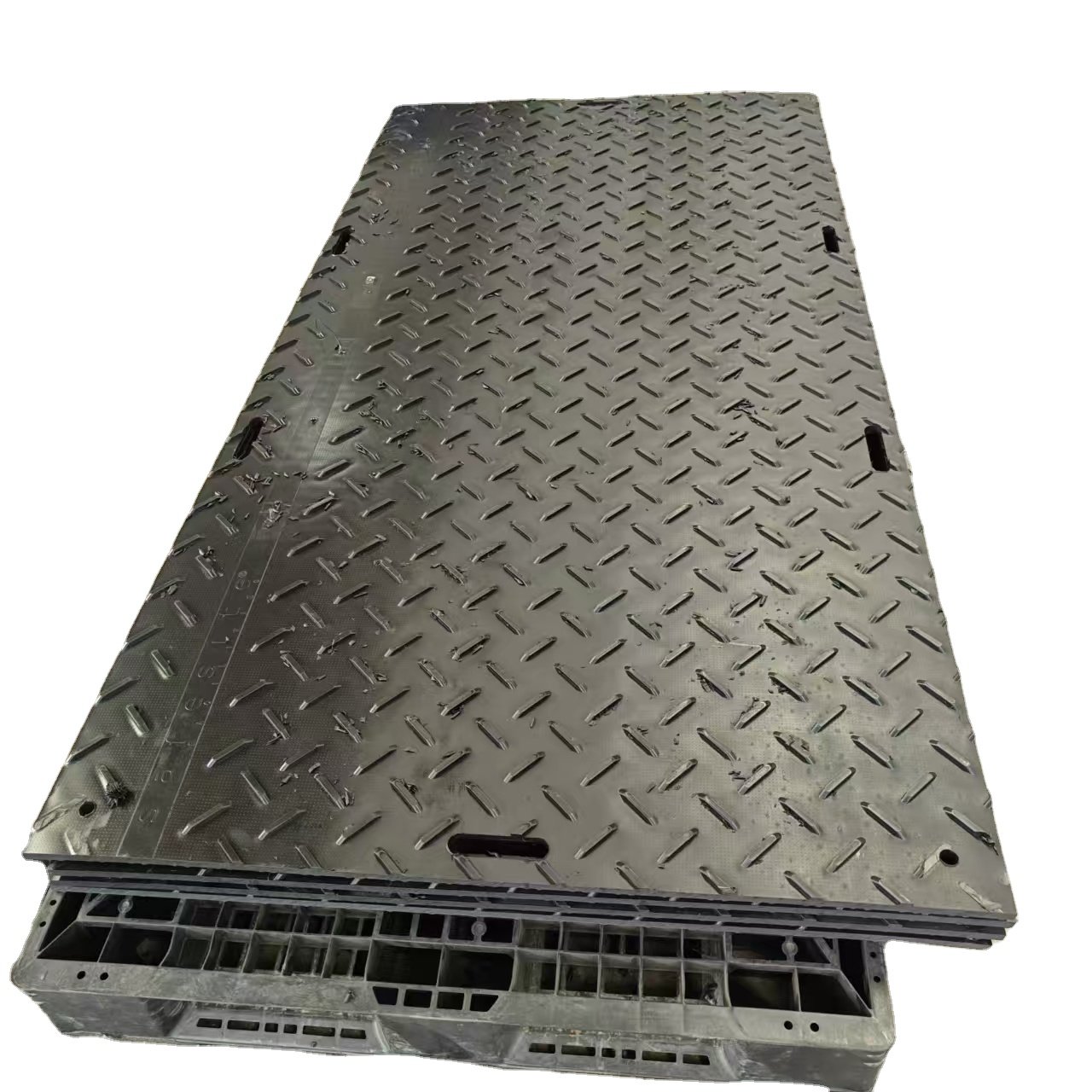 4*8ft Black Wear Resistant Truck Interlocking Mats HDPE Lightweight Ground Protection Mats Lawn Mud Mats