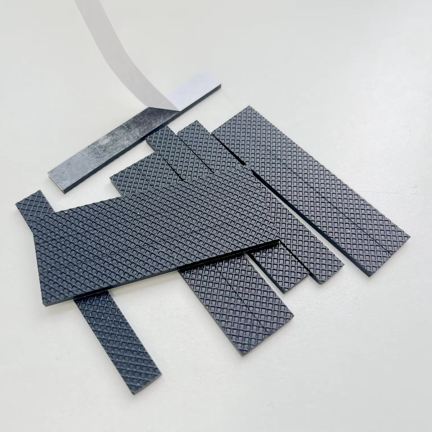 Custom Nature Rubber Feet Products Self-adhesive High Density Circular Silicone Pad Moulding Processing Service