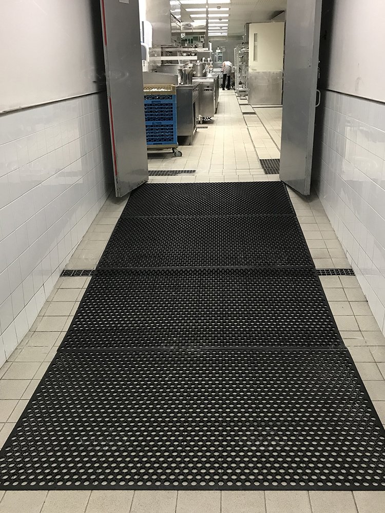 High quality commercial entrance anti slip perforated moulded rubber flooring mats with holes floor matting