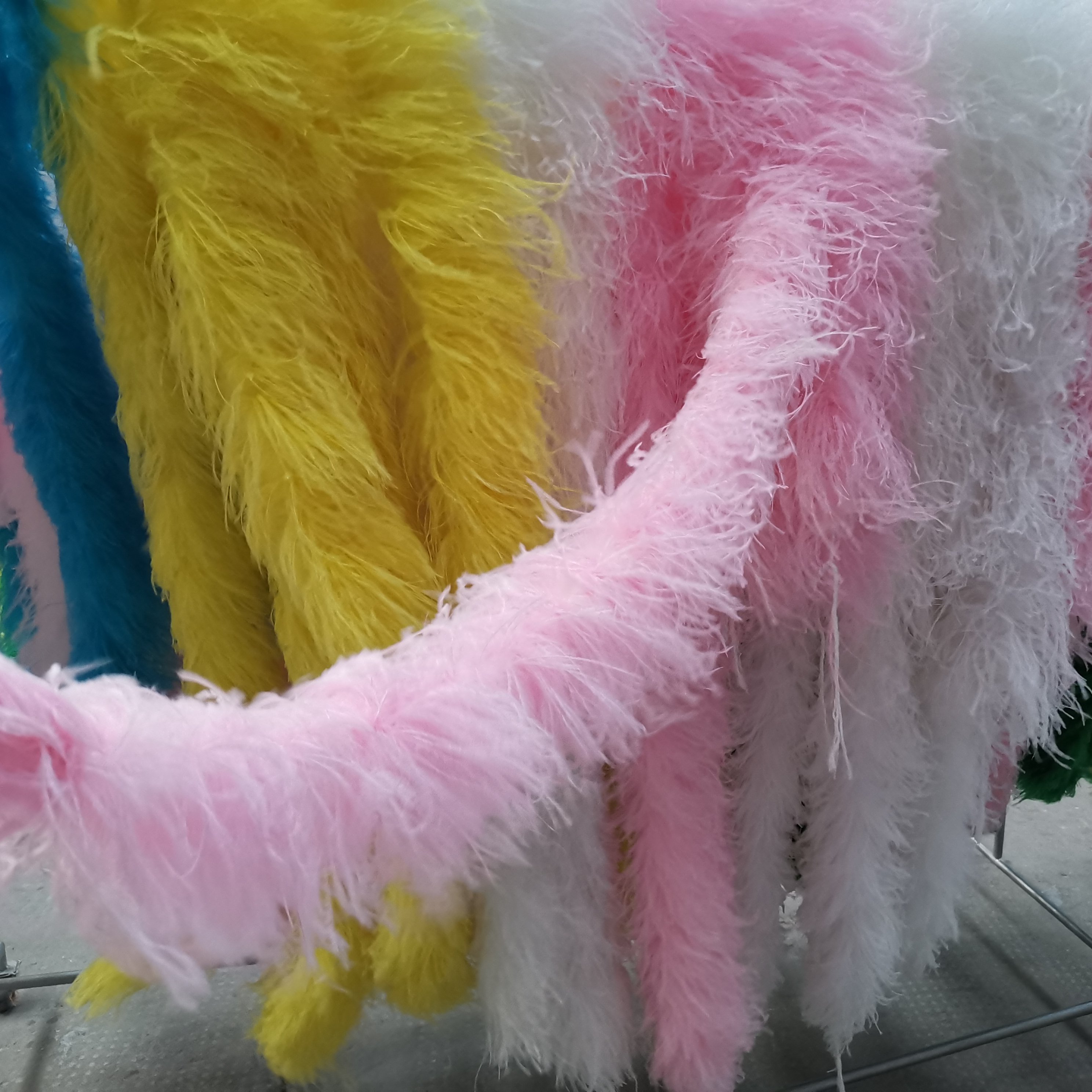 Eco-friendly DIY Economic quality cheap 5ply white high quality fully red black Feathers big feather boa decorations for sale