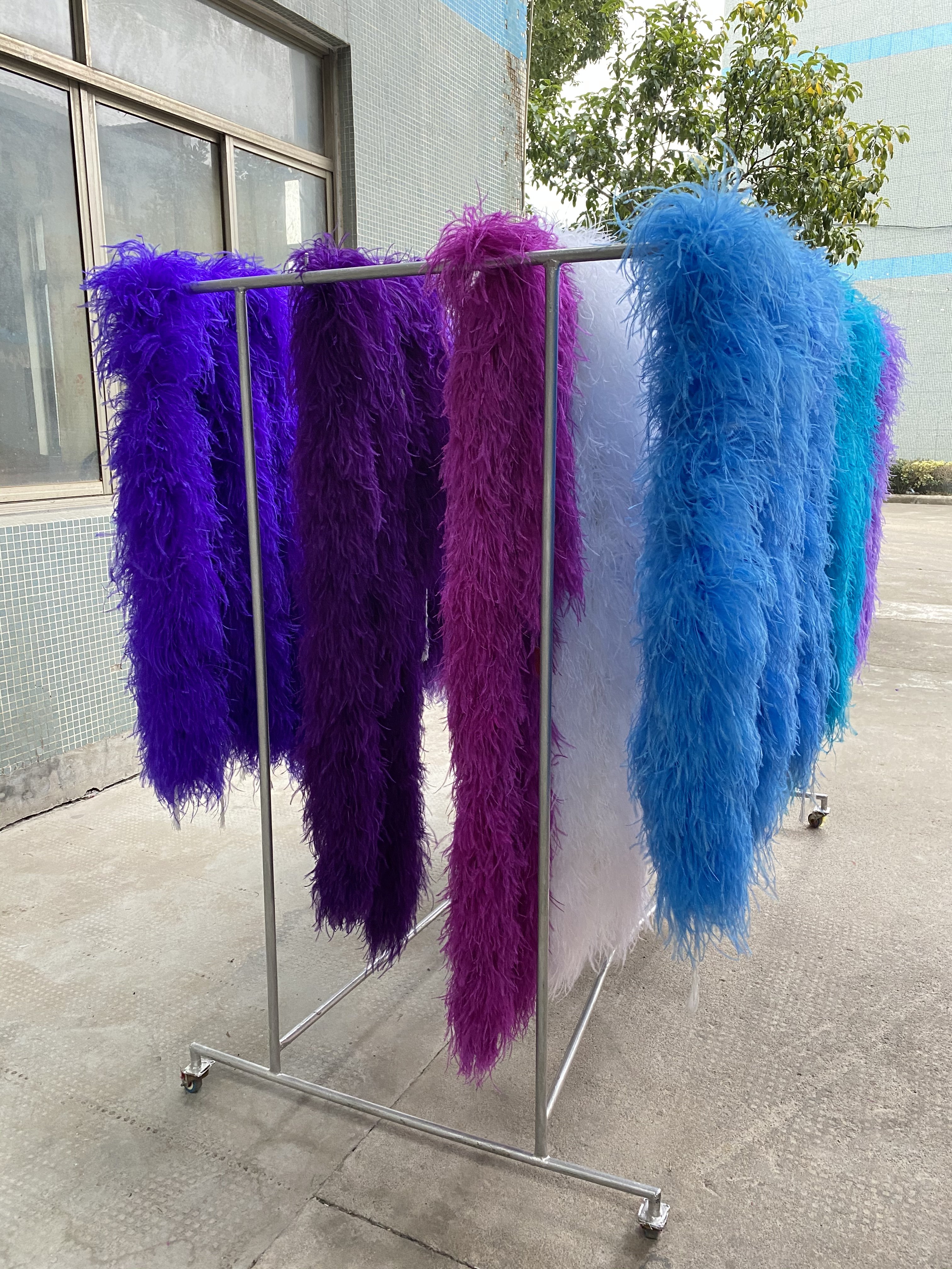 Eco-friendly DIY Economic quality cheap 5ply white high quality fully red black Feathers big feather boa decorations for sale