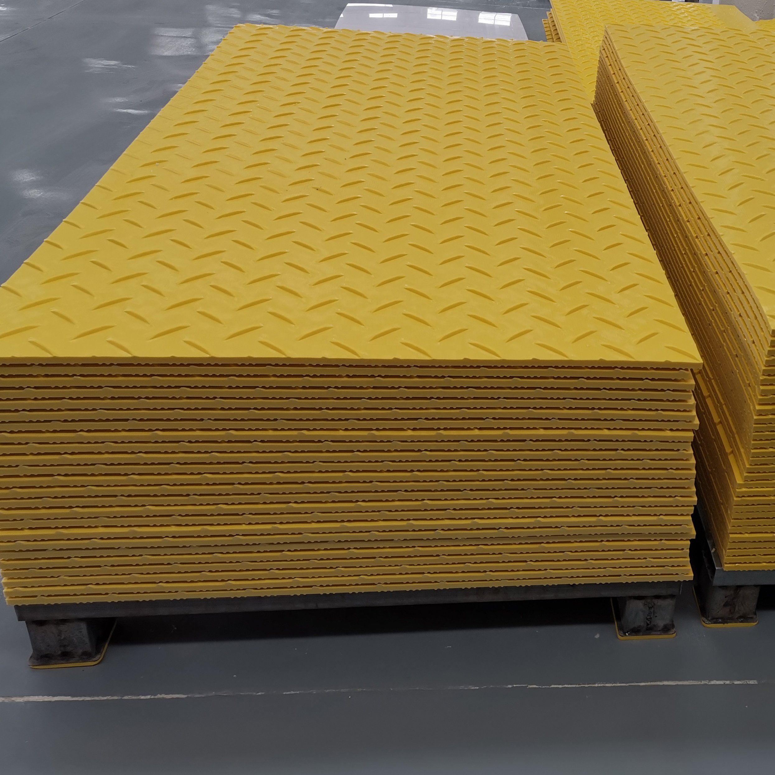 Hdpe Ground Mat Heavy Duty 12.7mm 15mm 18mm 4x8 3x6 Hdpe Plastic Custom Size Ground Protection Mat