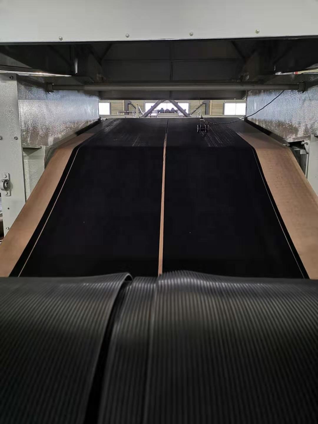 Durable raised studs and excellent anti-slip cow rubber mat