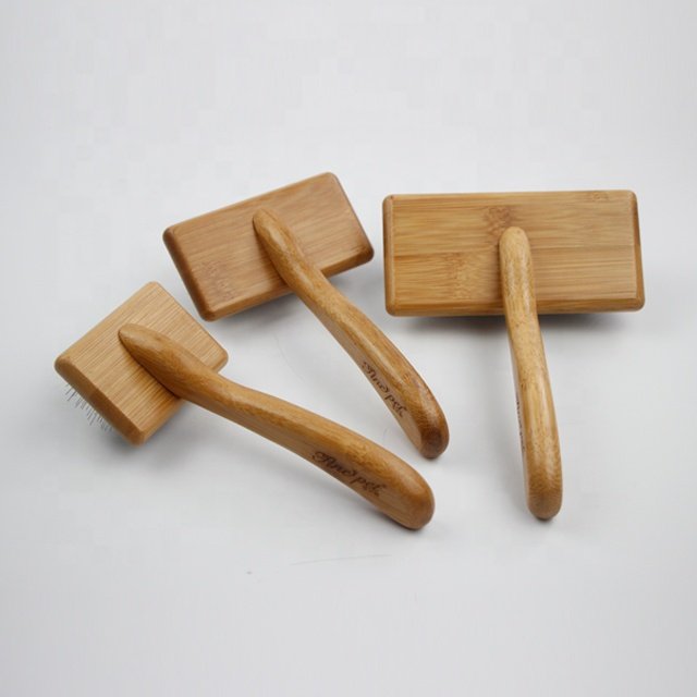 Pet Slicker Brush Supply 12 Dogs Sustainable Pet Cleaning & Grooming Products Wholesale Price Bar Jigger with Wooden Handle