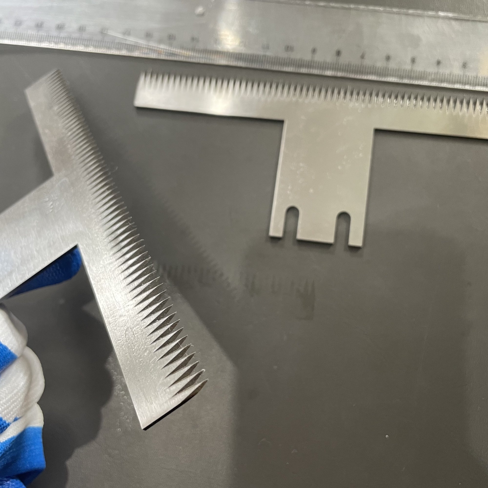 Factory direct sales T-shape packaging machine serrated blade for rubber food plastic film paper
