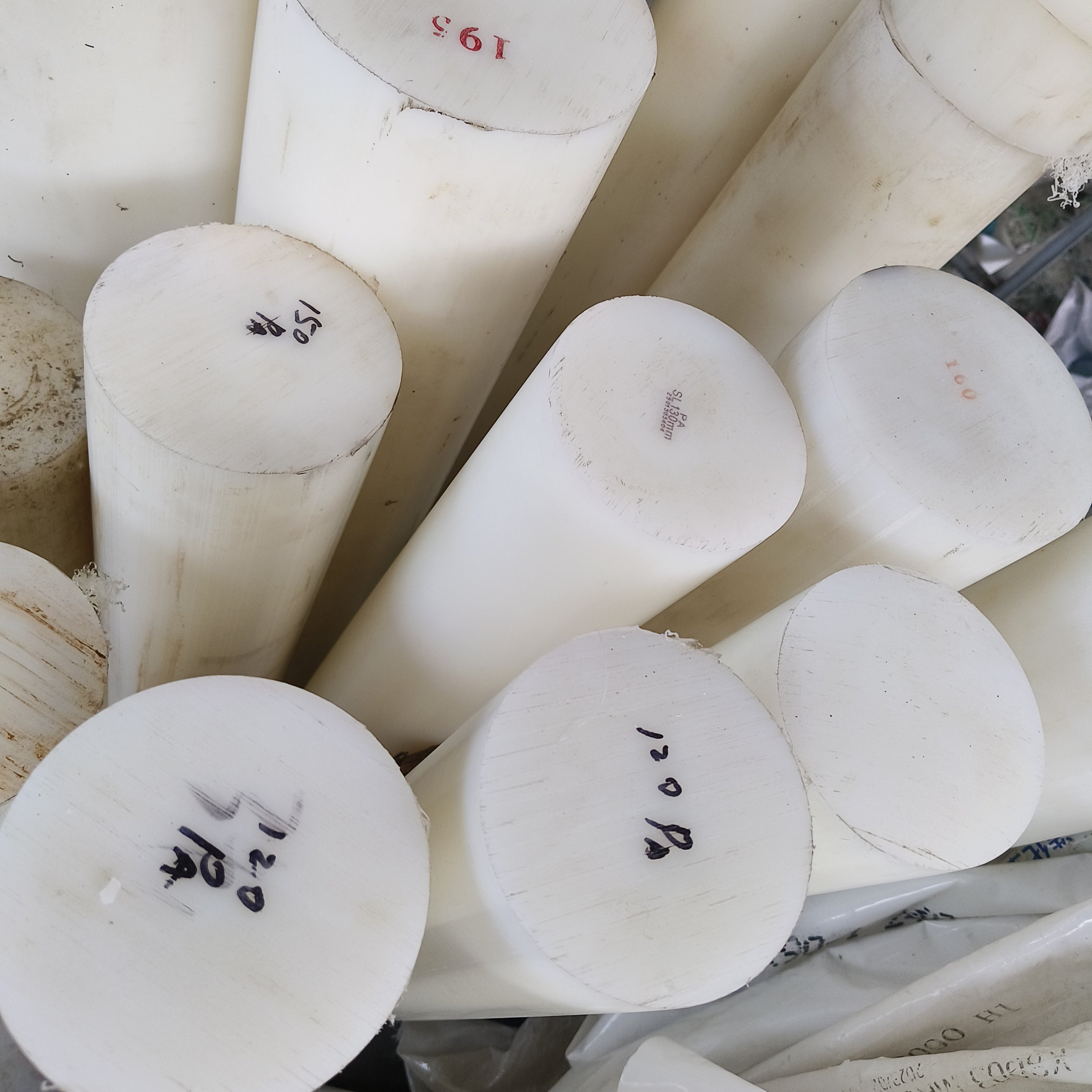 Manufacturers directly supply nylon rod wear resistant impact resistant plastic rod UPE POM rod