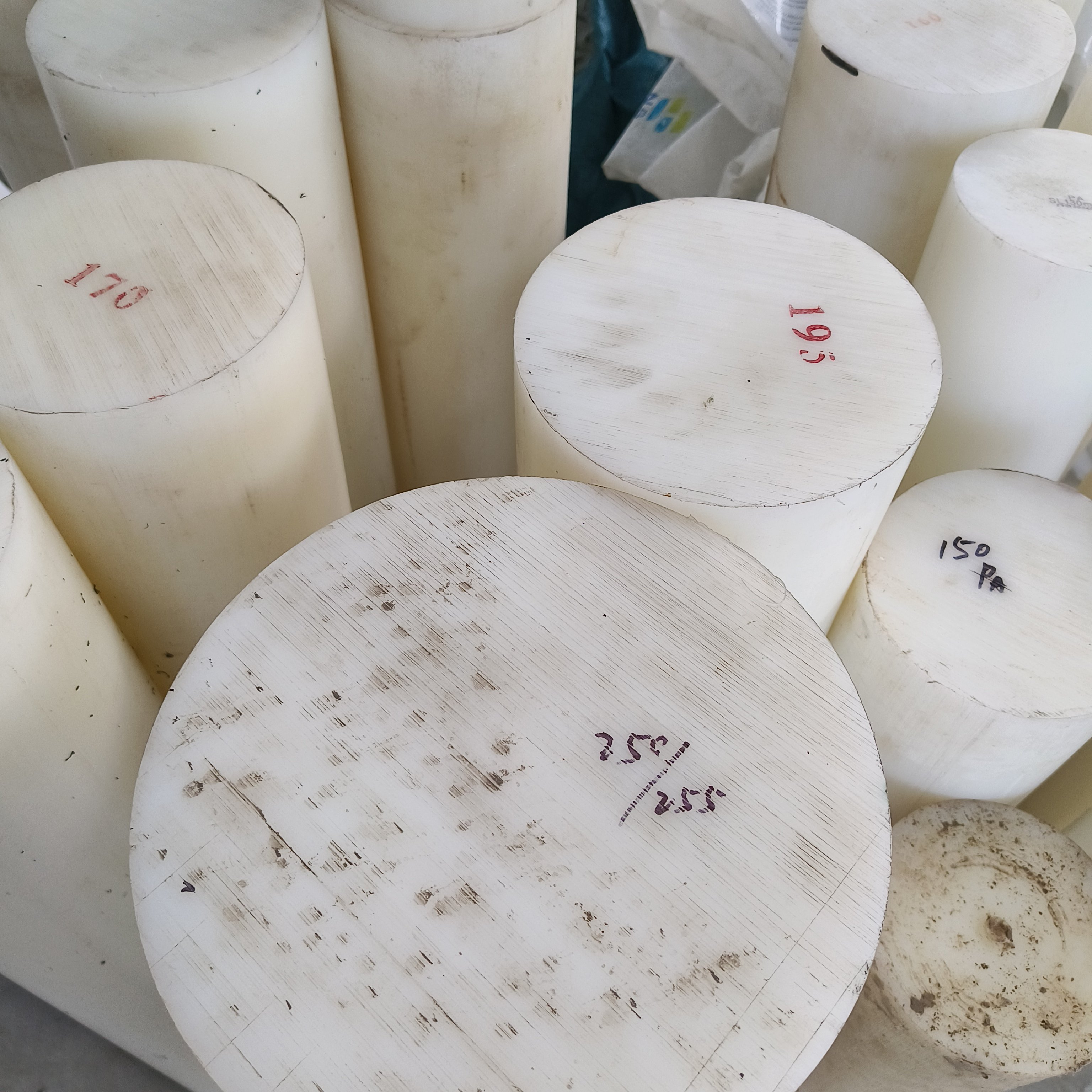 Manufacturers directly supply nylon rod wear resistant impact resistant plastic rod UPE POM rod