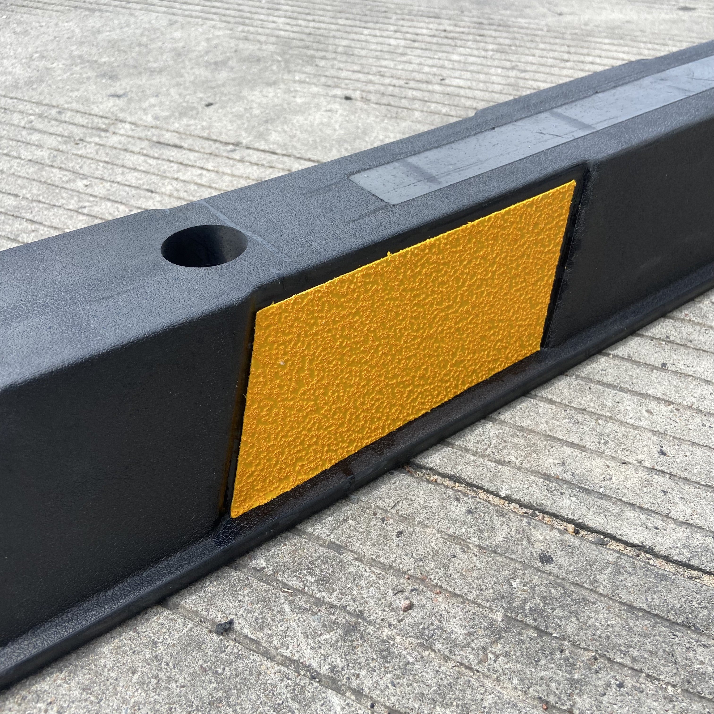 1650mm Heavy Duty High Quality Car Park Stopper Parking Block Automotive 165cm Rubber Wheel Stopper
