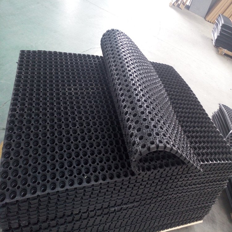 Outdoor playground anti-slip rubber mat colorful deck ship rubber flooring mat reclaim rubber paving