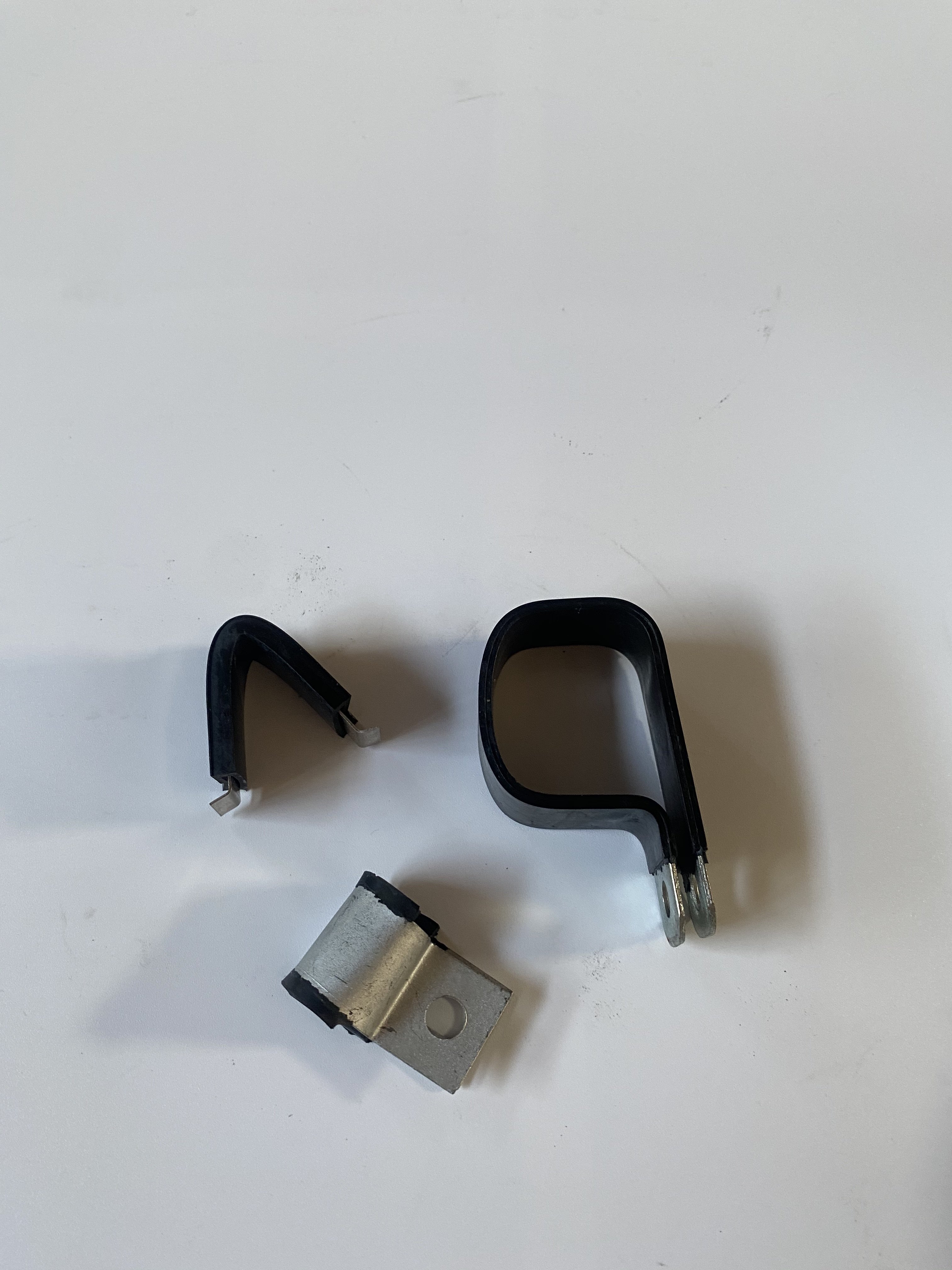 P-shaped round pipe clamp with rubber lining and galvanized steel hose clamp stainless V-shaped wire clip