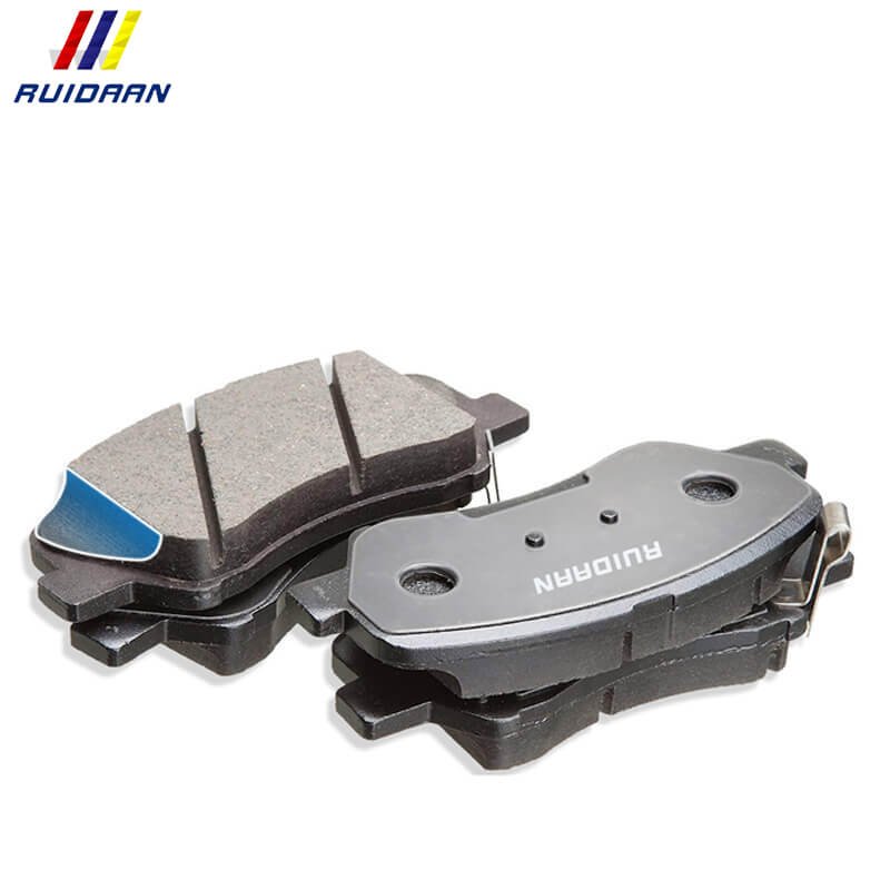 Auto Spare Parts Ceramic Brake Pad Car Carbon for front rear Sport Set DISCOVERY Box Packing Plate Rubber Color Kits Origin