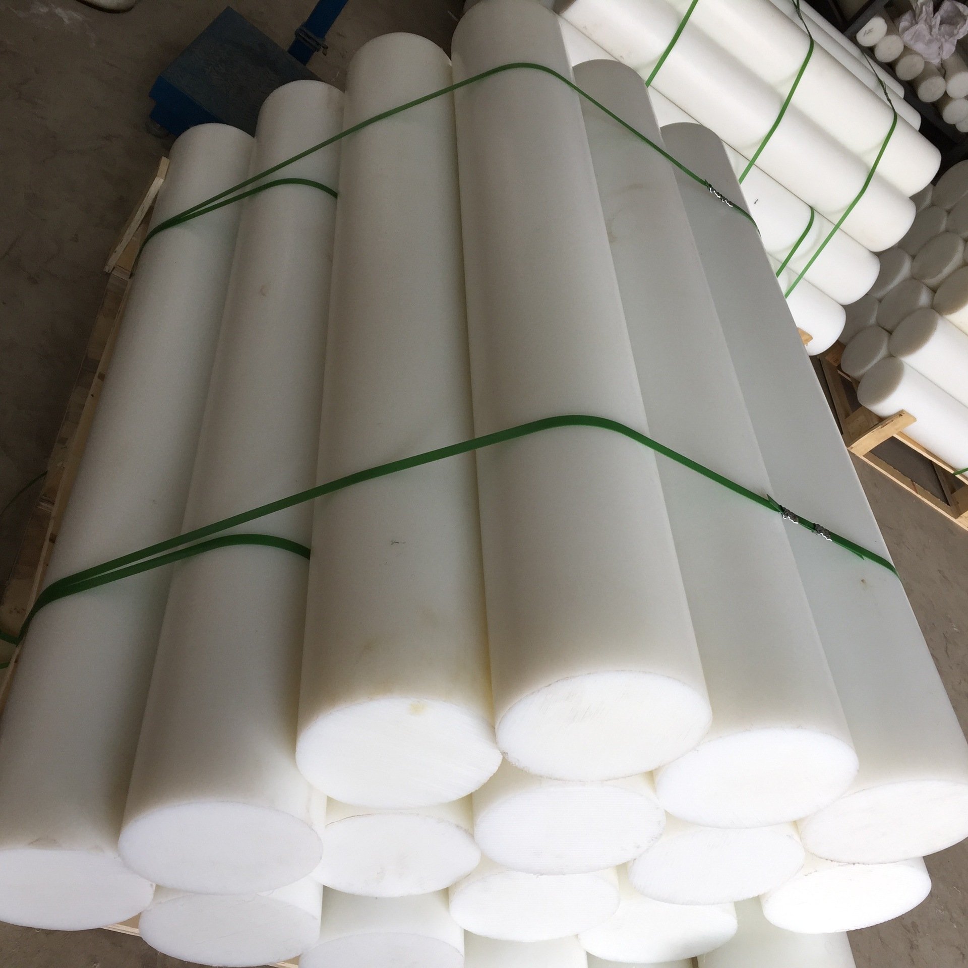 High-Density Food-Grade Ultra High Molecular Weight Polyethylene (UHMWPE) Rods Solid Cuttable Wear-Resistant Corrosion-Resistant