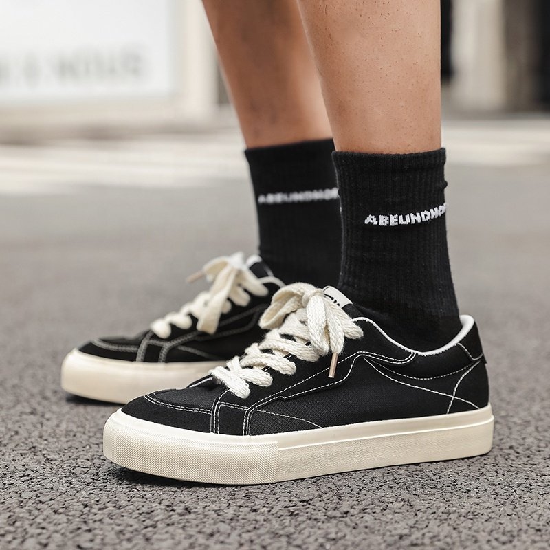 Low MOQ Lace Up Custom Logo Cheap Fashion Style Men's Vulcanize Rubber Sole Shoes Student Canvas Trendy Shoe for Men