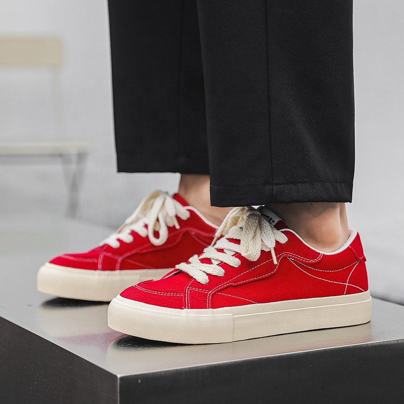 Low MOQ Lace Up Custom Logo Cheap Fashion Style Men's Vulcanize Rubber Sole Shoes Student Canvas Trendy Shoe for Men