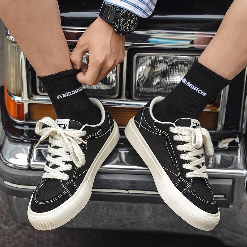 Low MOQ Lace Up Custom Logo Cheap Fashion Style Men's Vulcanize Rubber Sole Shoes Student Canvas Trendy Shoe for Men